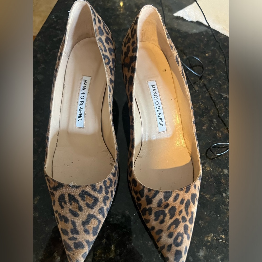 Manolo Blahnik leopard suede kitten heels 37.5